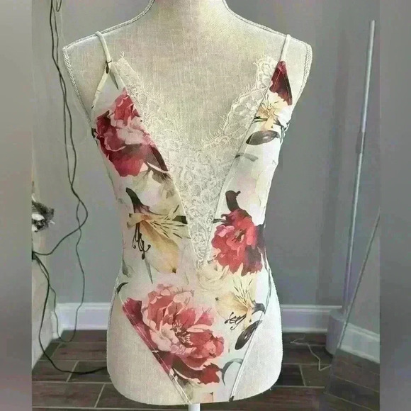 Windsor Tops - Windsor - Floral Bodysuit Xsmall